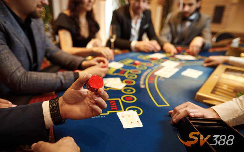 Tìm Hiểu Quy Luật Chơi Poker Cơ Bản Và Chi Tiết 3 Nguoi-choi-thuc-hien-theo-thu-tu-vong